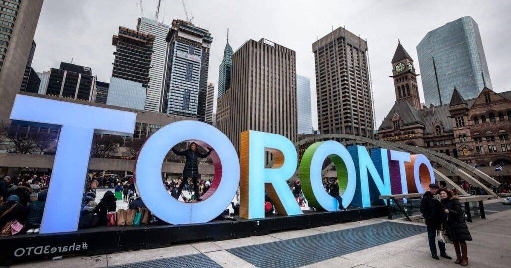 Relocating to Toronto, Canada – A Complete City Guide