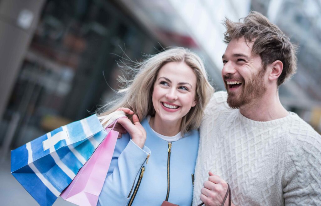 black friday shopping couple