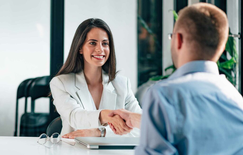 HR and employee agreeing on Personal Mobility Policy