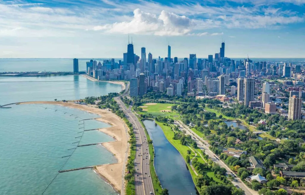 Chicago, Illinois, aerial view of downtown skyline with Lake Michigan shoreline and city parks.
