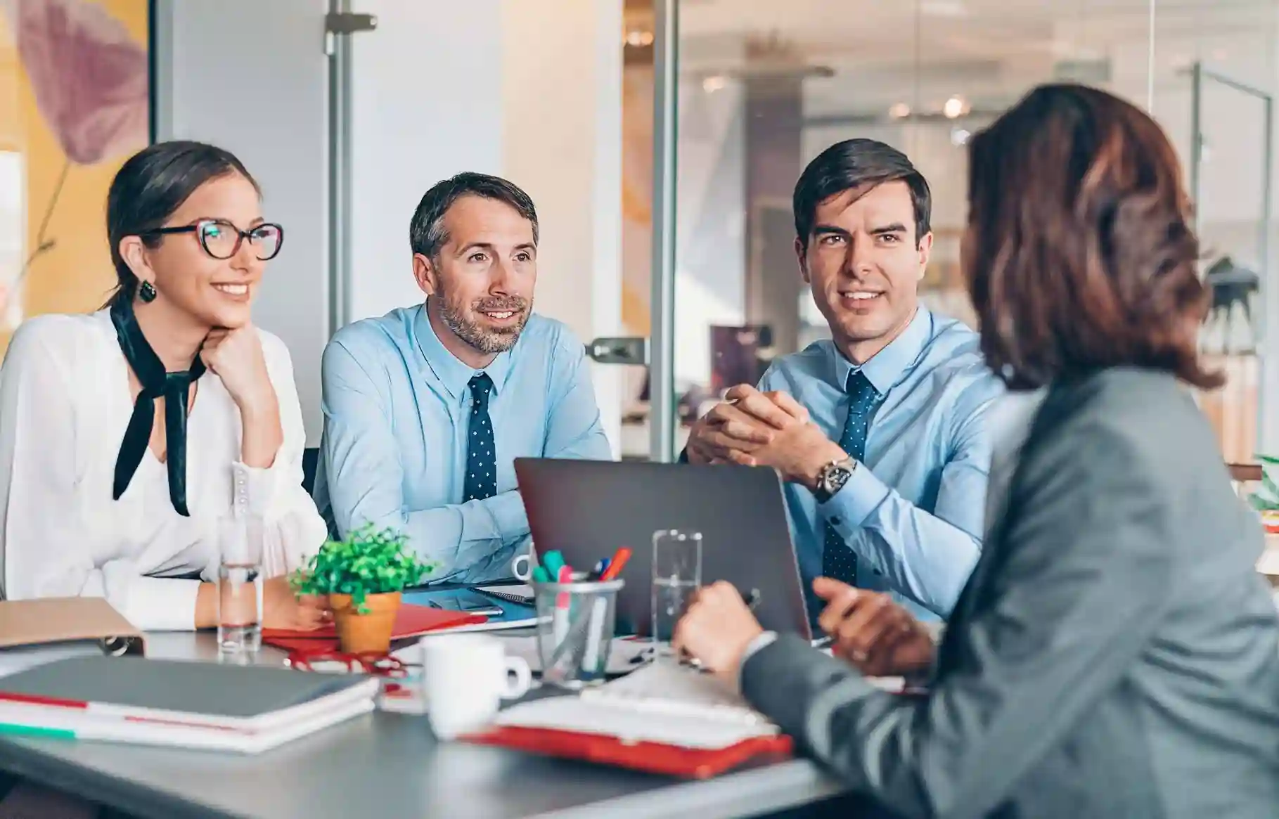 Business leaders aligned on mobility decisions during an internal strategy discussion.