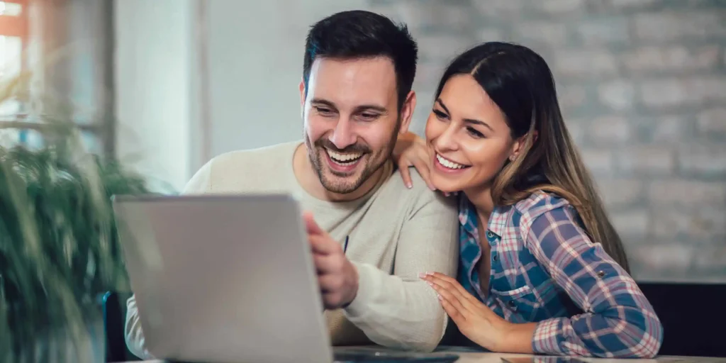 couple discussing neobanking