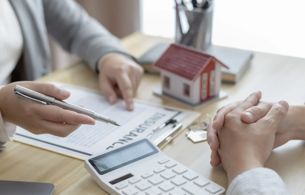 Mortgage advisor reviewing loan costs with a client as mortgage lock-in relocation challenges employee relocation packages.